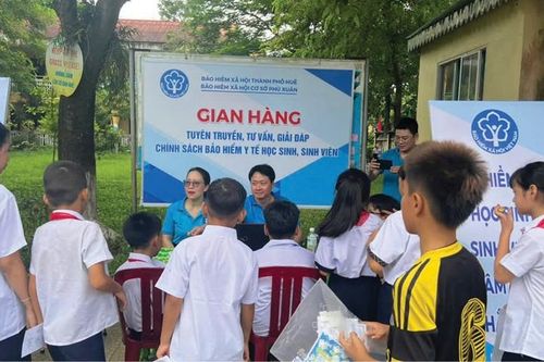 Bảo hiểm y tế - 'phao cứu sinh' cho nhiều học sinh, sinh viên