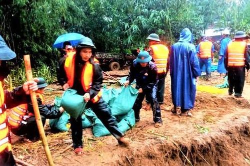 Cảnh báo nguy cơ sạt lở núi, bờ sông, bờ biển dọc các tuyến giao thông ở Huế