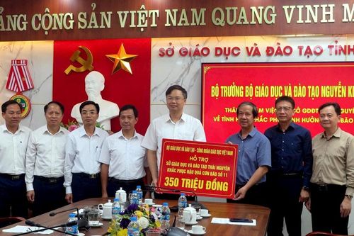 Bộ trưởng Nguyễn Kim Sơn thăm hỏi, động viên thầy và trò Thái Nguyên sớm ổn định nề nếp dạy học