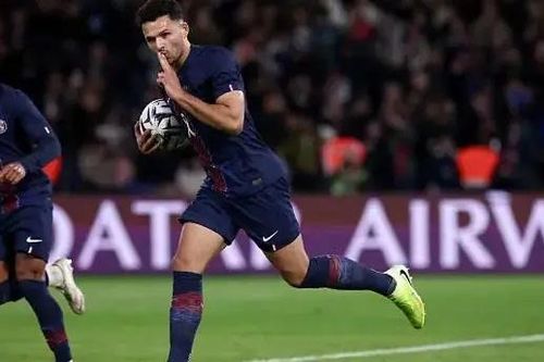 PSG hòa kịch tính trước Strasbourg