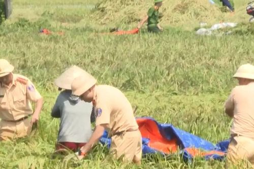 Công an Hà Nội tăng cường hỗ trợ nhân dân sau bão