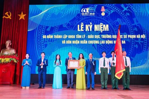 Khoa Tâm lý - Giáo dục, Trường Đại học Sư phạm Hà Nội nhận Huân chương Lao động