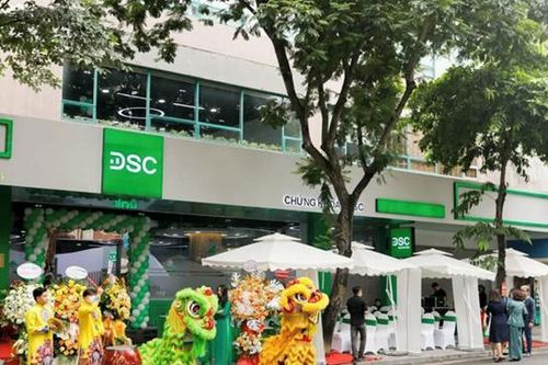 Chứng khoán DSC (DSC) sắp tăng vốn lên 2.800 tỷ, Chủ tịch Nguyễn Đức Anh bất ngờ chuyển nhượng 73 triệu quyền mua giá 0 đồng