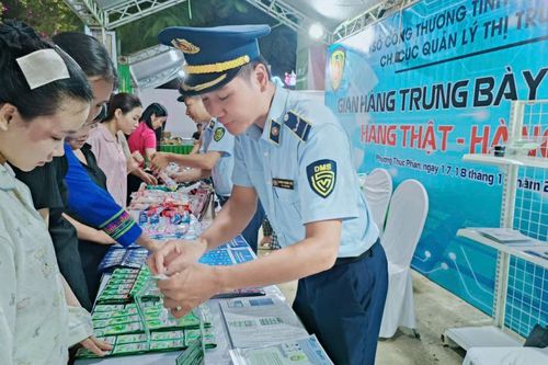 Chi cục Quản lý thị trường tỉnh tổ chức Gian hàng trưng bày, nhận diện hàng thật - hàng giả