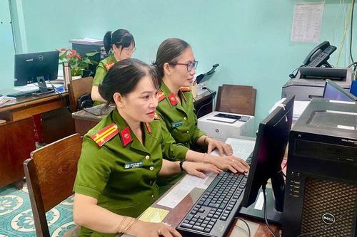 Phụ nữ Trại Tạm giam số 2 – 'Giỏi việc nước, đảm việc nhà'