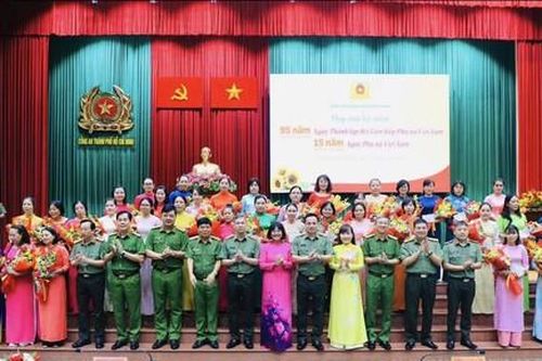 Công an TPHCM họp mặt kỷ niệm ngày Phụ nữ Việt Nam 20-10