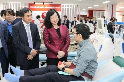 Ngành y tế nỗ lực không ngừng, vượt qua mọi thử thách, lao động tận tụy, sáng tạo vì sức khỏe nhân dân