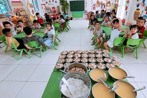 Dinh dưỡng học đường: Cha mẹ bận rộn, con bỏ ngỏ bữa ăn và 3 lời khuyên 'vàng' từ bác sĩ dinh dưỡng
