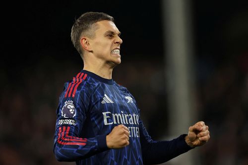 Bài phạt góc đưa Arsenal trở lại ngôi đầu Premier League
