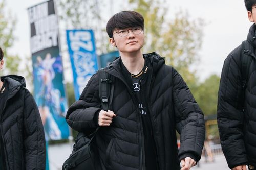 T1 thua thảm trước đại kình địch