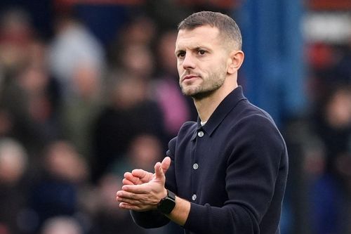 HLV Wilshere có khởi đầu ác mộng