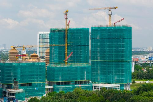 Đại gia bất động sản ồ ạt ra hàng, tuyển dụng quy mô lớn