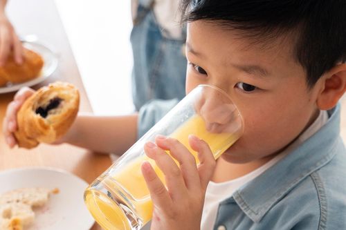 Thói quen ăn uống sai khiến trẻ dễ mắc bệnh sớm