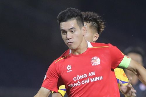 Tiến Linh mờ nhạt, CA TP.HCM bị Hà Tĩnh cầm hòa