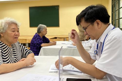 Chăm sóc sức khỏe, vun đắp nghĩa tình