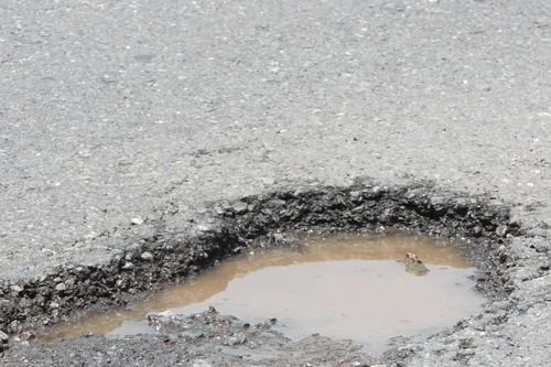 TP Hồ Chí Minh yêu cầu sửa chữa gấp 2 tuyến đường trọng điểm