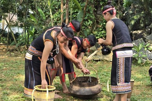 Nét đẹp văn hóa trong Lễ cúng Giọt nước của người Ba Na