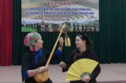 Truyền dạy văn hóa phi vật thể dân tộc Tày, Nùng gắn với phát triển du lịch