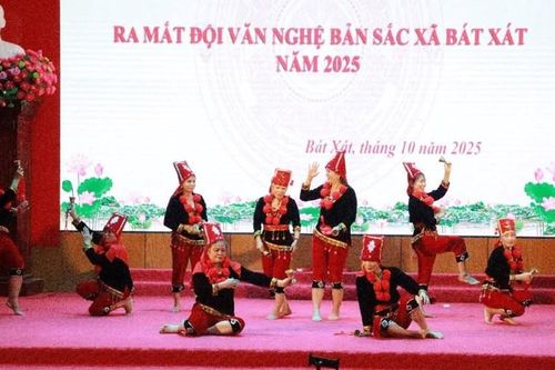 Xây dựng đội văn nghệ bản sắc các dân tộc ở xã biên giới Bát Xát
