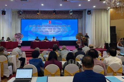 Văn học Việt Nam từ 1975 tới nay: Người cầm bút phải nỗ lực tự đổi mới