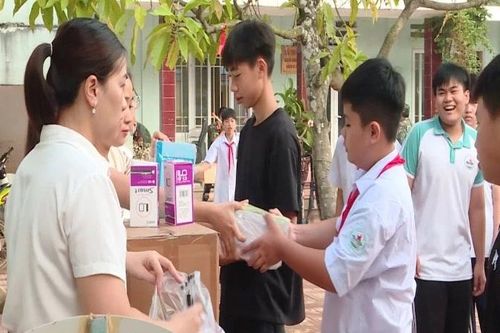 Sẽ cấp đủ 3.600 bộ sách giáo khoa cho học sinh Thái Nguyên