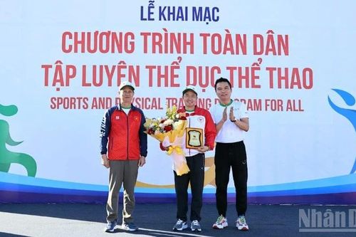 Hơn 1.000 người tham gia chương trình toàn dân tập luyện thể dục thể thao tại Lâm Đồng