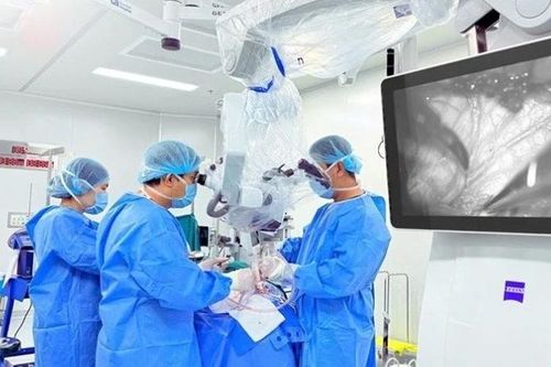 Yếu, run tay nhiều năm, có thể bạn mắc phải căn bệnh hiếm gặp này