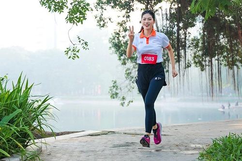 Hoa khôi Vũ Hương Giang lan tỏa thông điệp sống khỏe, sống xanh