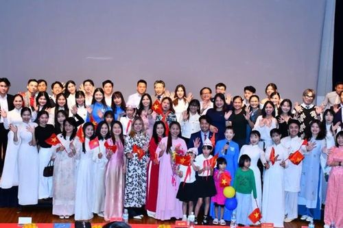 Tri ân, tôn vinh vai trò người phụ nữ Việt Nam qua chương trình 'Tiếng Mẹ nơi xa'