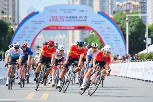 Các cua-rơ Việt Nam tham dự giải đua xe đạp Quảng Tây 2025