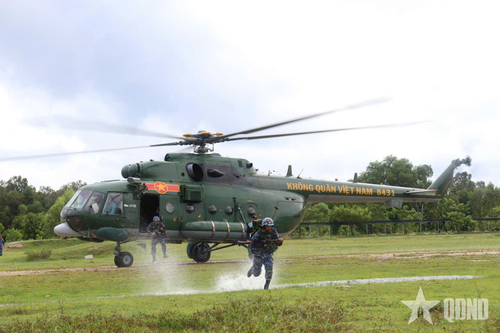 Trung đoàn Không quân 917: Hiệp đồng vững chắc trong huấn luyện đổ bộ đường không