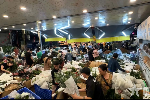 Ngày Phụ nữ Việt Nam 20-10: Thị trường hoa tươi sôi động