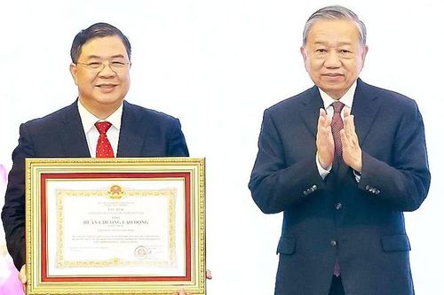 Văn phòng Trung ương Đảng kỷ niệm 95 năm ngày truyền thống và đón nhận Huân chương Lao động hạng nhất