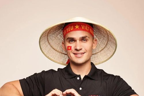 Chàng trai Mỹ yêu ngôn ngữ và văn hóa Việt