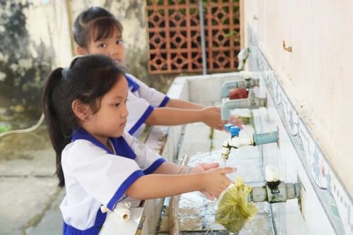 Không để học sinh phải 'sợ' nhà vệ sinh trường học
