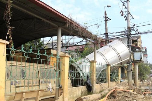 Cảnh hoang tàn ở bệnh viện công tại Lào Cai 4 năm không trả lương cho y, bác sỹ