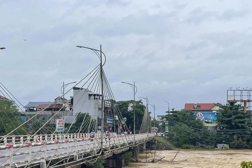 Thái Nguyên cấm ô tô lưu thông trên cầu Gia Bảy sau trận lũ lịch sử