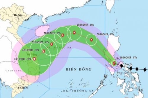 Bão Fengshen tiến gần Biển Đông, có khả năng mạnh thêm