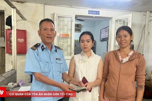 Hành động đẹp của tiểu thương và nhân viên chợ Đông Ba