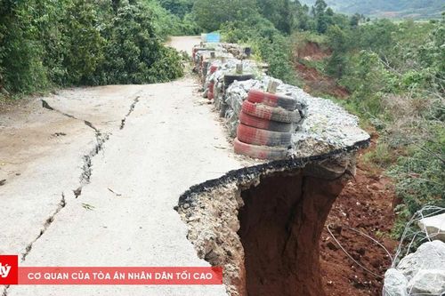 Sạt lở đất diễn biến phức tạp ở tuyến đường vào Trạm OPY 500kV - Nhà máy Thủy điện Ia Ly