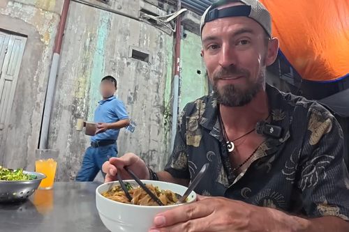 Khách Tây khen nức nở món đặc sản trong ngõ nhỏ ở Hải Phòng, giá chỉ 35 nghìn