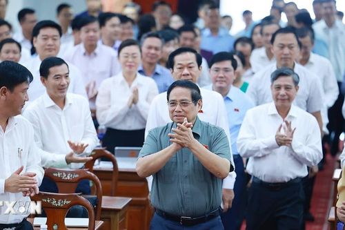 Thủ tướng tiếp xúc cử tri lãnh đạo các xã, phường của thành phố Cần Thơ
