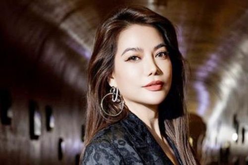 Diễn viên Trương Ngọc Ánh gây chú ý khi công khai thân mật bên người đàn ông lạ