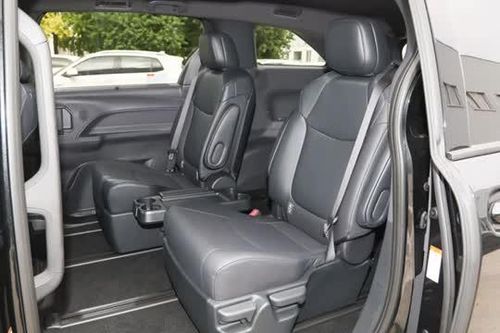 Toyota giới thiệu xe MPV mới, giá hơn 1,1 tỷ đồng, so kè với Kia Carnival