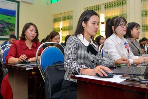 Tăng tốc phổ cập năng lực AI cho 2 triệu giáo viên và 24 triệu học sinh Việt Nam