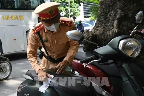 Quên mang bảo hiểm xe máy: Mức phạt cụ thể là bao nhiêu?