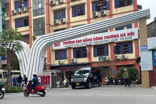 Hà Nội: Nhảy từ tầng 6, nam sinh tử vong