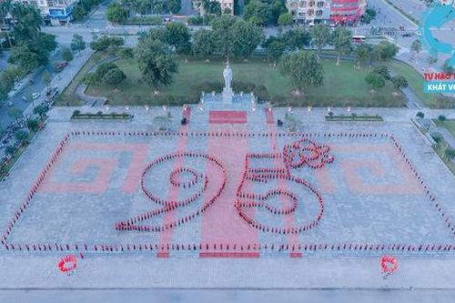 Hơn 1.000 phụ nữ tỉnh Hưng Yên đồng diễn chào mừng kỷ niệm 95 năm thành lập Hội LHPN Việt Nam