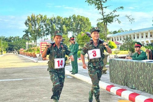 Trung đoàn 893 kiểm tra tại chức đối với sĩ quan, quân nhân chuyên nghiệp