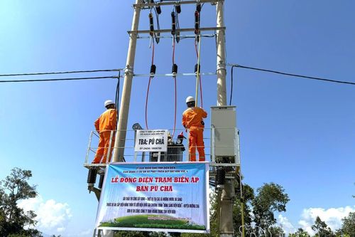 Đẩy nhanh tiến độ, sớm đưa điện về bản